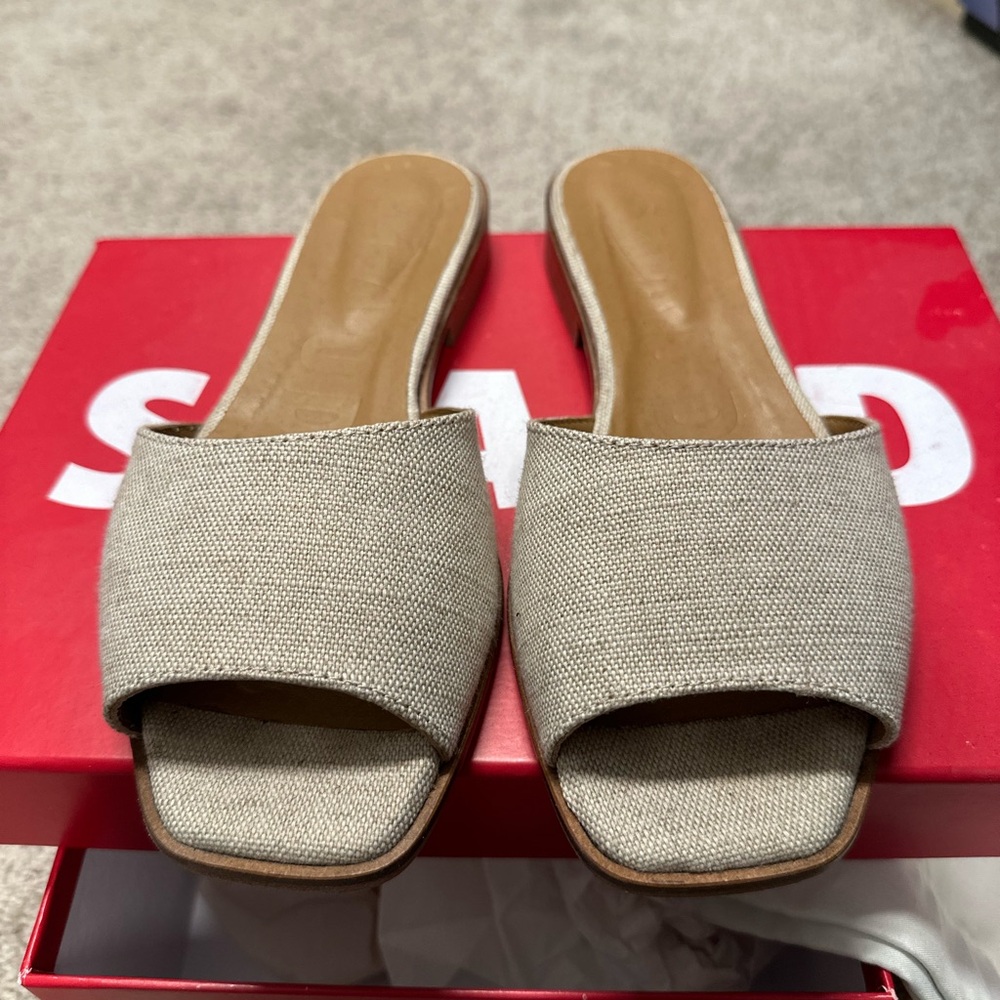 Staud Caspian slides